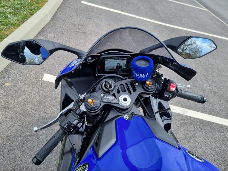 YAMAHA YZF 1000 R1