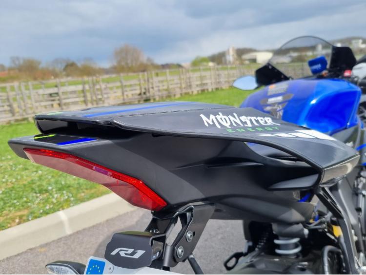 YAMAHA YZF 1000 R1
