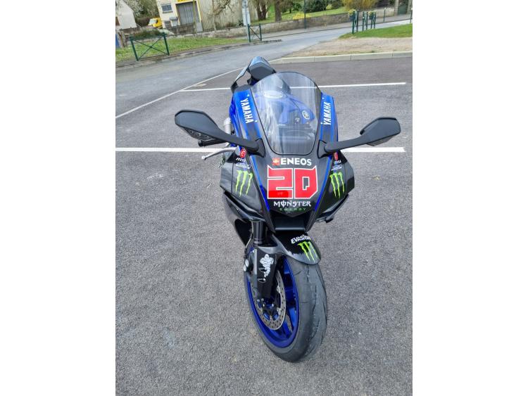 YAMAHA YZF 1000 R1